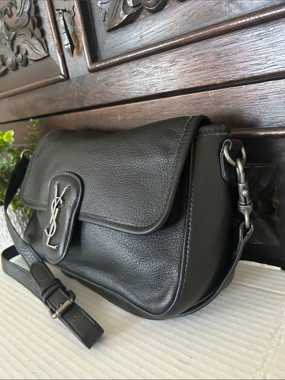 Beautiful Black Pebbled Leather Crossbody with Silver Logo - Picture 4 of 15
